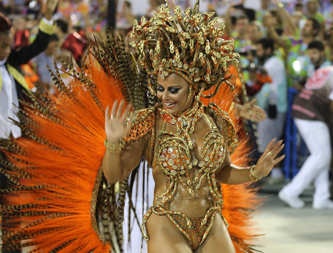 Salgueiro parabeniza a Rainha de Bateria Viviane Araújo Portal Carnaval