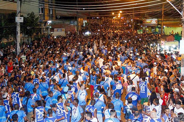 Portela faz primeiro ensaio de rua para o Carnaval 2018