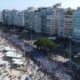 Ensaio da Beija-Flor em Copacabana fez até turista sambar