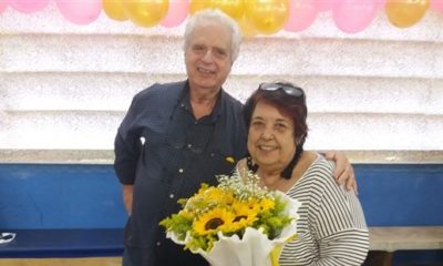 Rosa Magalhães ganhou festa surpresa de aniversário no barracão da Portela