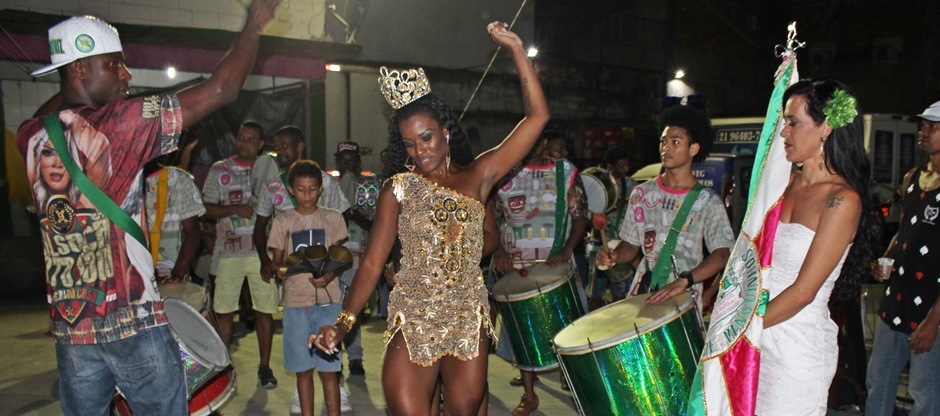 Unidos de Manguinhos coroou rainha de bateria na Feijoada da Amizade