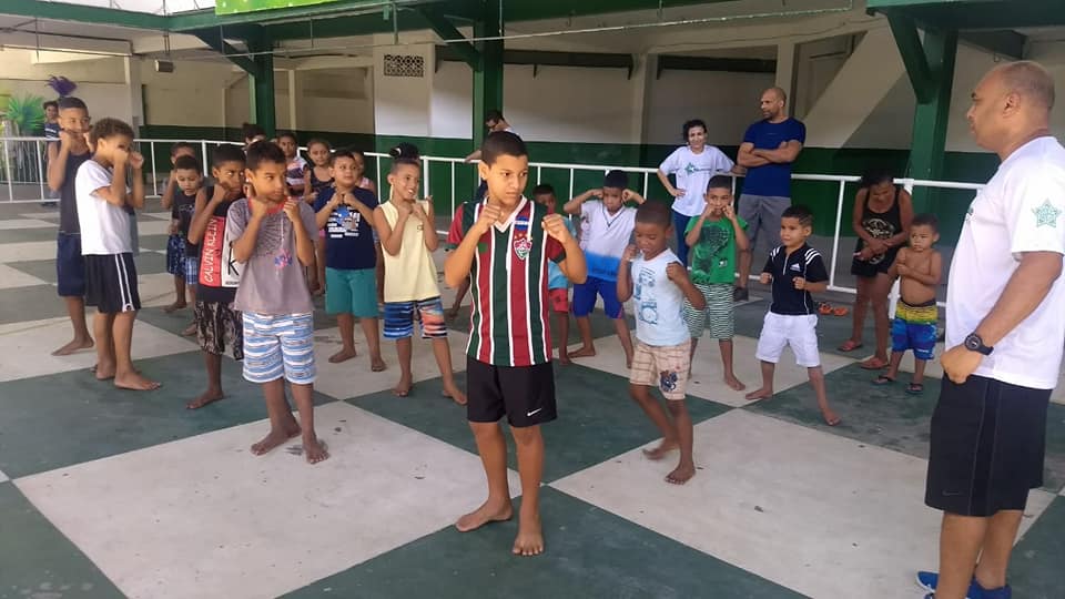 Treinador campeão de boxe dará aulas na Mocidade Independente