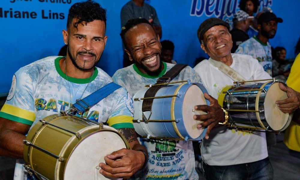 Beija-Flor corta metade dos sambas da disputa