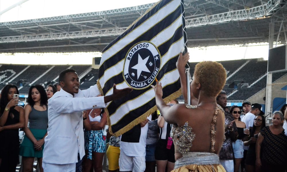 Lançamento da Botafogo Samba Clube enche o estádio Nilton Santos