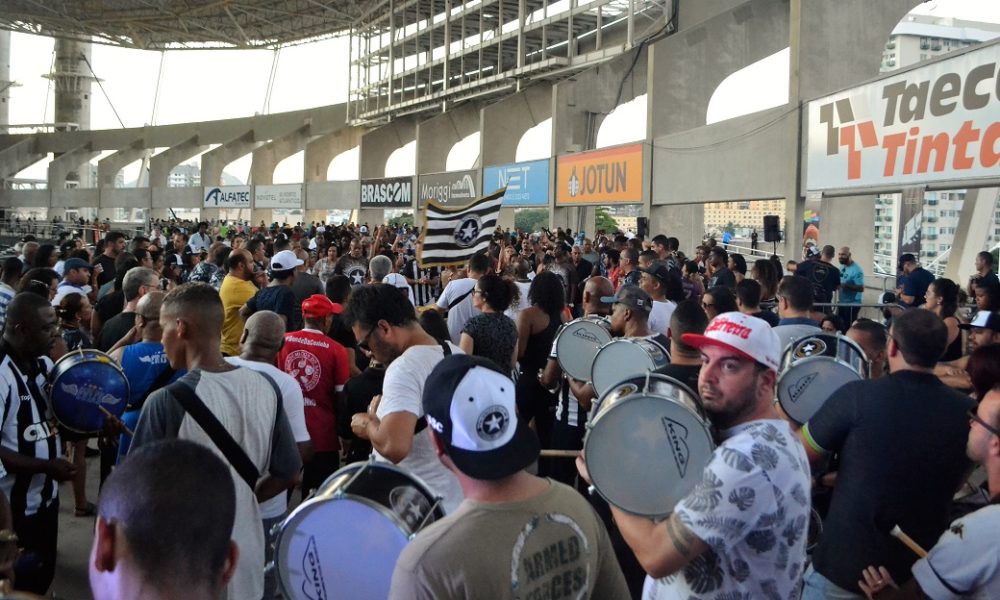 Botafogo Samba Clube escolherá hino para o Carnaval no estádio Nilton Santos