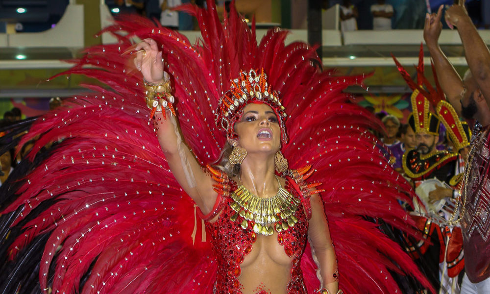 Unidos de Bangu anuncia saída de Lexa do posto de rainha de bateria