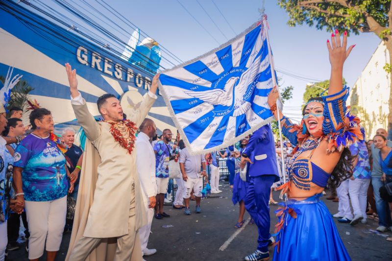 O primeiro casal de mestre-sala e porta-bandeira da Portela, Marlon Lamar e Lucinha Nobre, conheceu na terça-feira, 22 de outubro, os figurinos que usarão no Carnaval 2020.