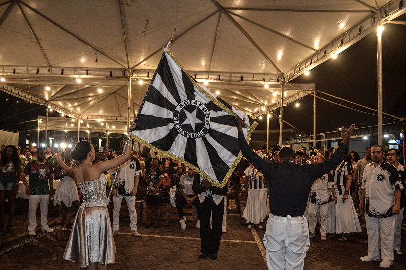 Botafogo Samba Clube classifica cinco sambas para a final
