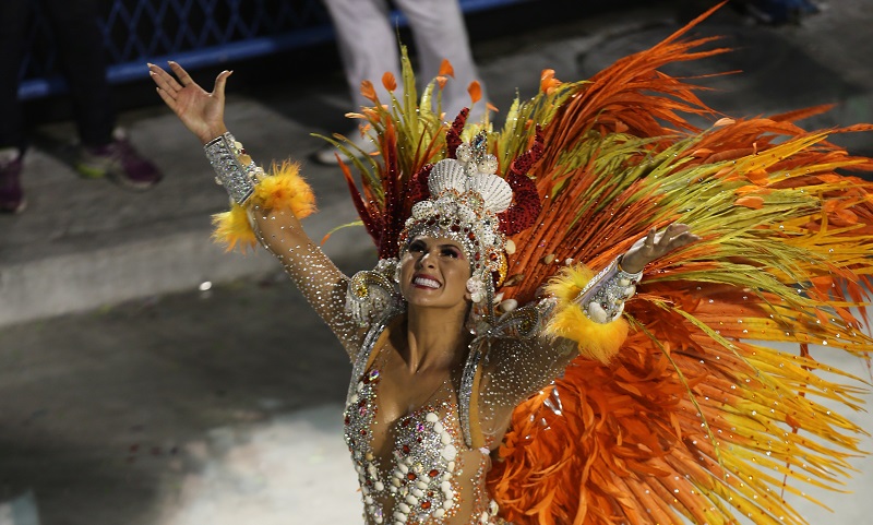 Lívia Andrade é a nova rainha de bateria da Paraíso do Tuiuti