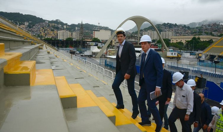 Obras no Sambódromo são vistoriadas por Ministro do Turismo e Crivella