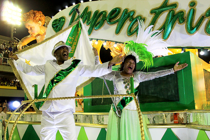 Porta-bandeira Maria Helena será enredo no Carnaval 2021