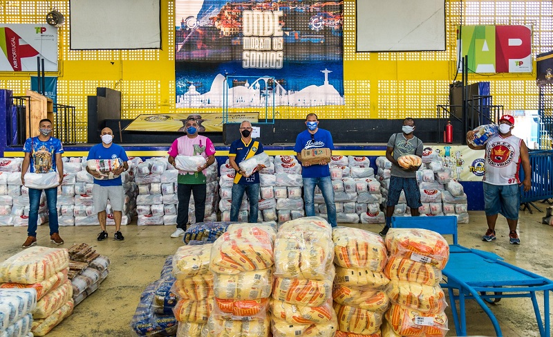 Escolas entregam as 60 toneladas de alimentos arrecadadas na Live do Samba