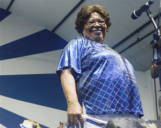 Tia Surica celebra 80 anos em live repleta de atrações