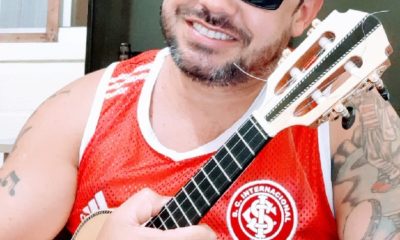 Músico cifra os sambas de todos os desfiles campeões do Carnaval