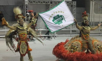 Casal de mestre-sala e porta-bandeira deixa a Camisa Verde e Branco