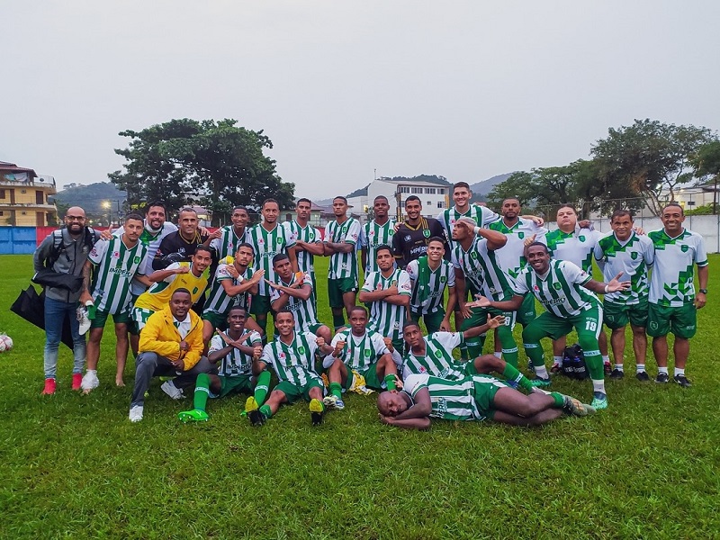 Império Serrano volta a campo em jogo com transmissão