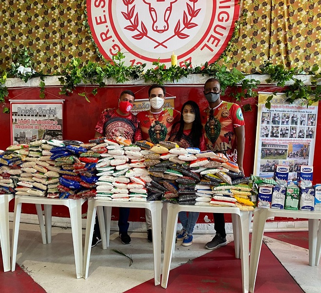 Unidos de Padre Miguel arrecada meia tonelada de alimentos com inscrições para cursos gratuitos