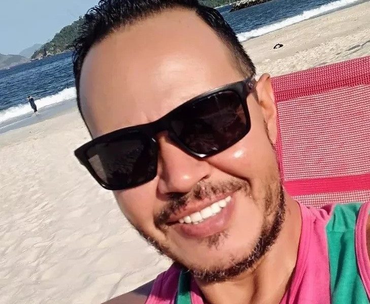 Compositor campeão na Mangueira morre um dia após a vitória