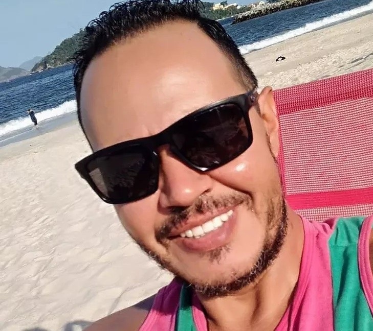 Compositor campeão na Mangueira morre um dia após a vitória