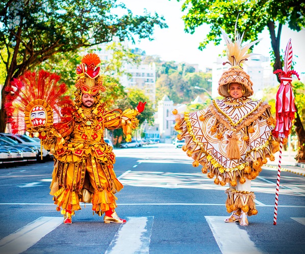 Viradouro divulga fantasias das alas comerciais