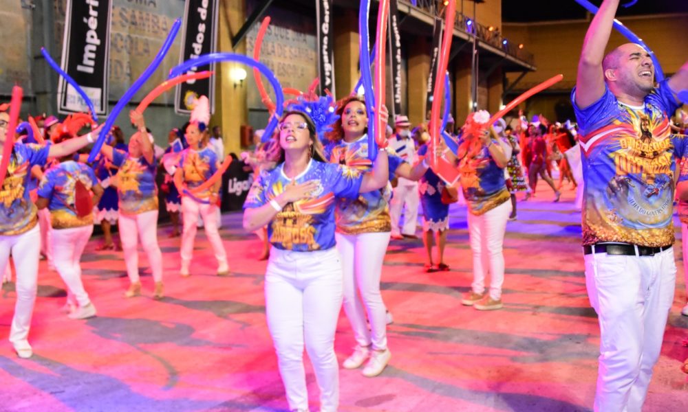 Vídeos Confira as arrancadas das escolas no lançamento do CD da Série Ouro