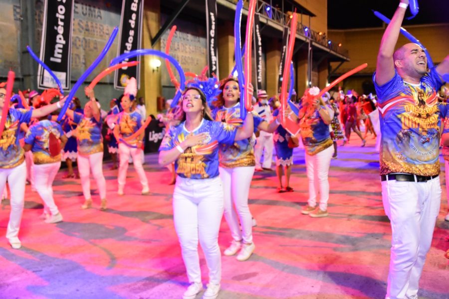 Vídeos Confira as arrancadas das escolas no lançamento do CD da Série Ouro