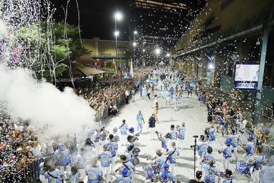 Escolas brincam o Carnaval na Cidade do Samba