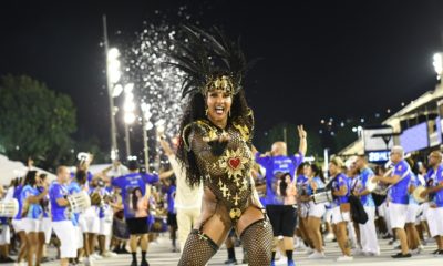 Rainha de bateria da Unidos da Ponte brilhou e se emocionou durante ensaio técnico