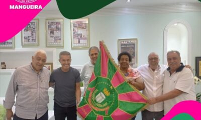 Mangueira apresenta enredo para ex-presidentes