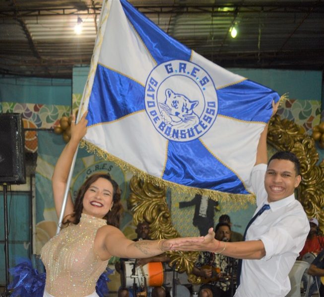 Gato de Bonsucesso forma novo casal de mestre-sala e porta-bandeira