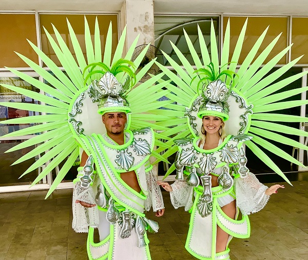 Império da Tijuca apresenta fantasias durante a Feijoada Imperial (veja)