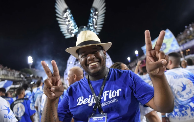 Beija-Flor informa a saída do carnavalesco André Rodrigues