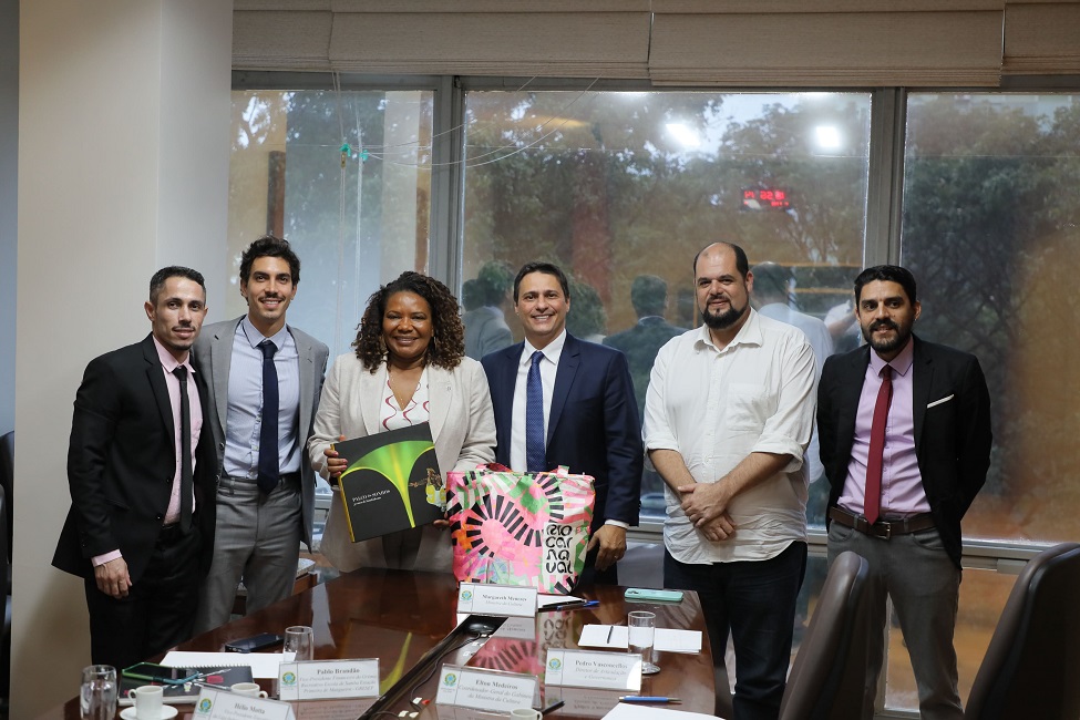 Ministra da Cultura recebe representantes do Rio Carnaval