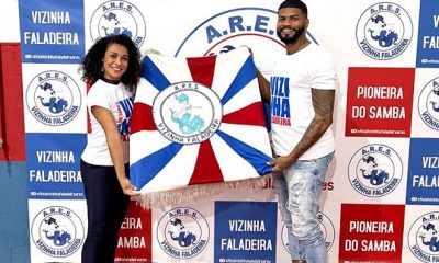 Vizinha Faladeira anuncia novo casal de mestre-sala e porta-bandeira