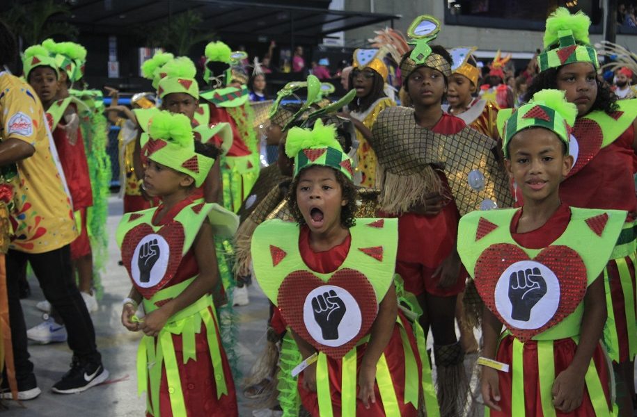 Confira a ordem de desfiles das escolas de samba mirins