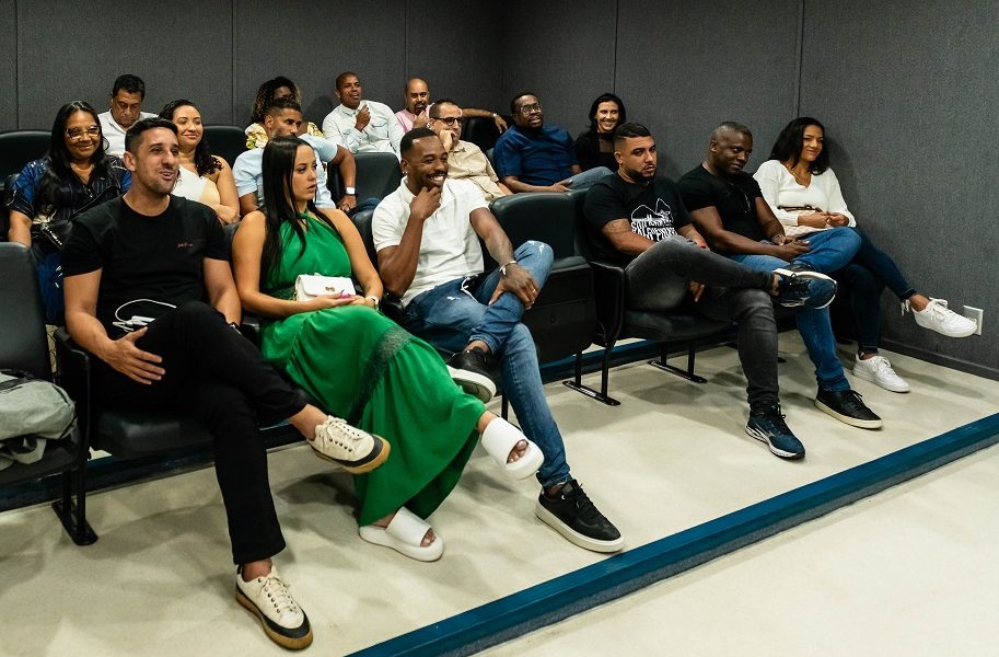 Presidente da LIESA se reúne com intérpretes e casais de mestre-sala e porta-bandeira